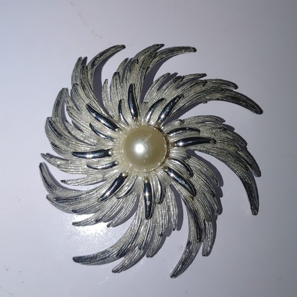 Vintage Sarah Cov Silver Tone Swirl Brooch Faux Pearl Center Elegant Mcm Pin
